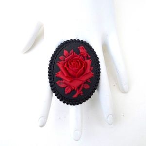GASOLINE GLAMOUR RED BLACK ROSE CAMEO RING